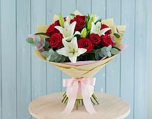 Букет цветов из:  Лилии и Розы в Саввино