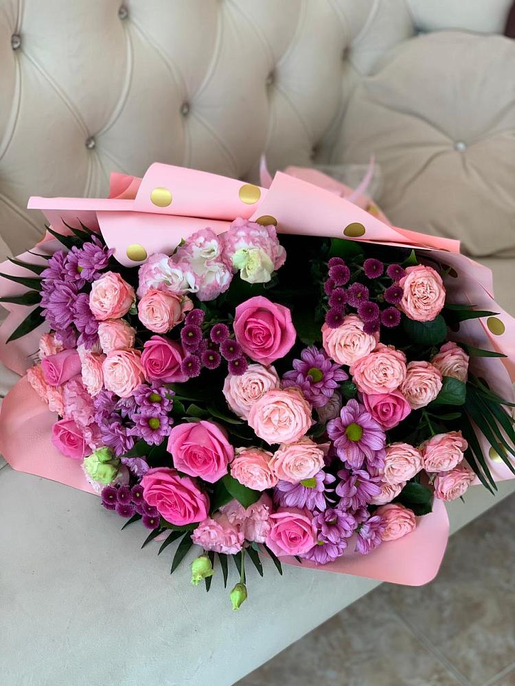 Букет цветов из: Хризантемы, Розы и Лизиантусы в Саввино