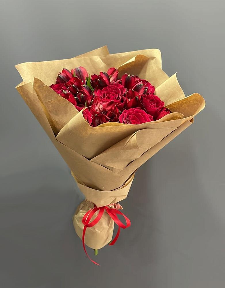 Букет цветов из: Альстромерии и Розы в Саввино