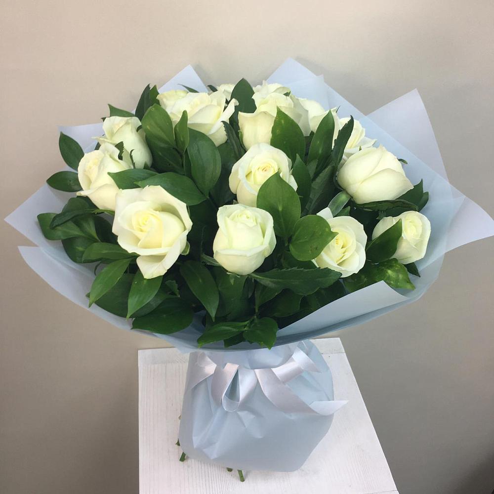 Букет 15 Белых роз Проуд в Саввино