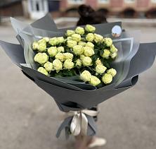 Букет Белые кустовые розы Солинеро в Саввино