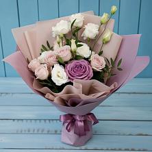 Букет цветов из:  Розы и Лизиантусы в Саввино