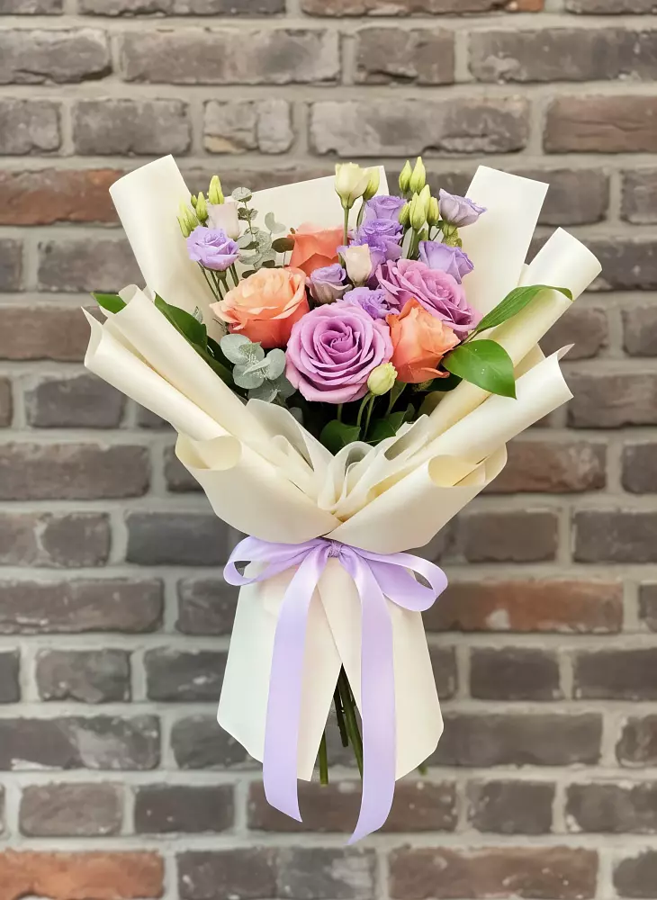 Букет цветов из: Лизиантусы и Розы в Саввино