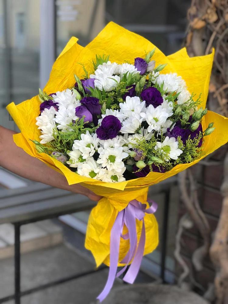 Букет цветов из: Ирисы, Хризантемы и Ромашки в Саввино