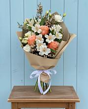 Букет цветов из:  Альстромерии, Лизиантусы, Розы и Хризантемы #REPLACE_PRED# Саввино