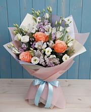 Букет цветов из:  Лизиантусы, Розы, Альстромерии и Гипсофила в Саввино