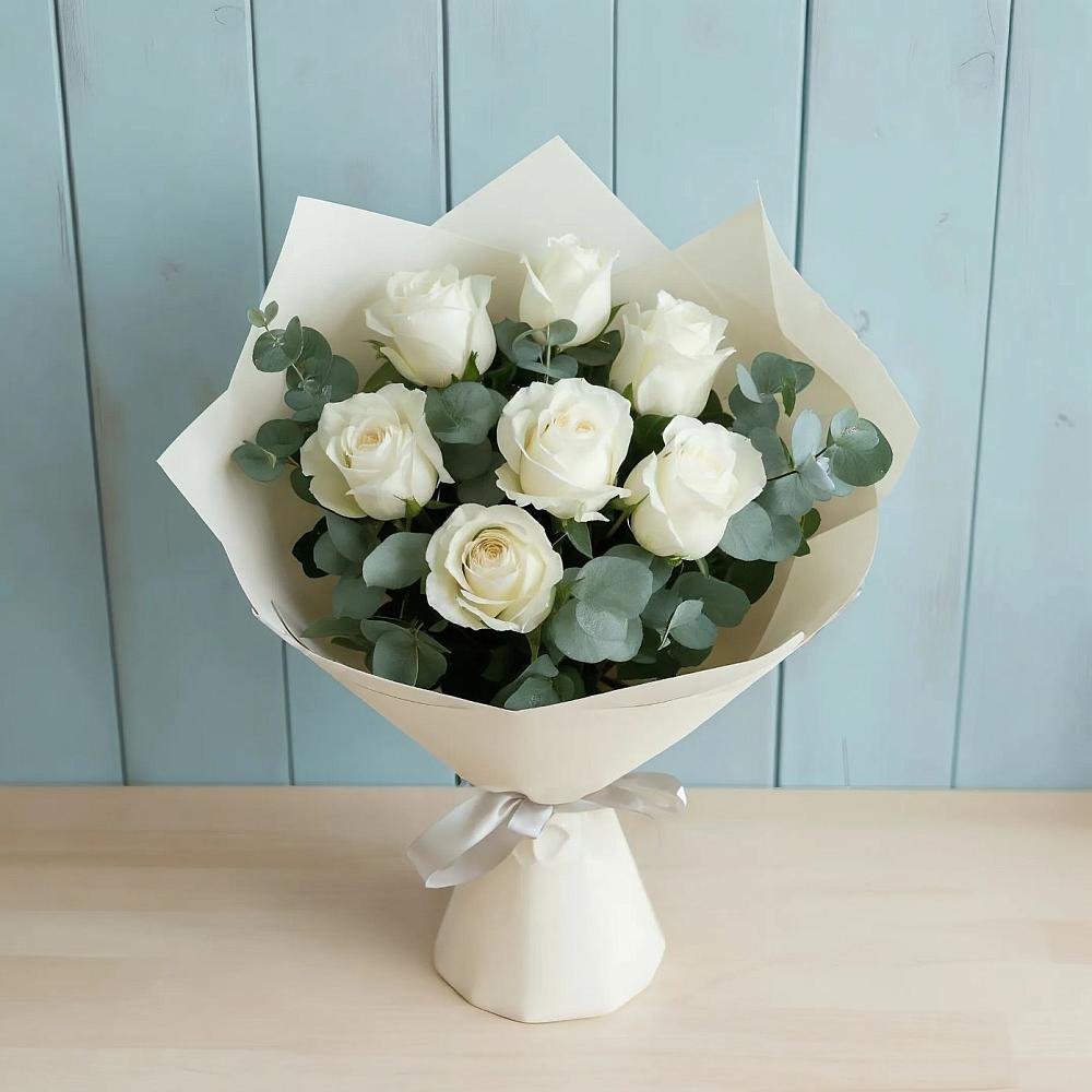 Букет Белые розы в Эвкалипте в Саввино