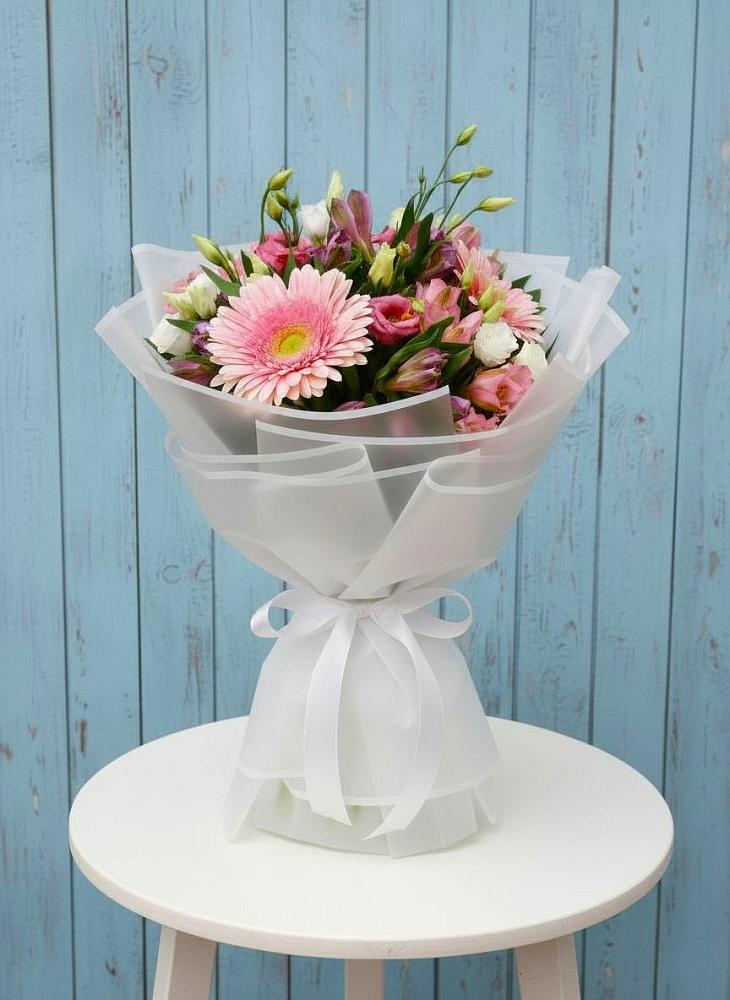 Букет цветов из: Герберы, Альстромерии и Лизиантусы в Саввино