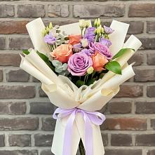 Букет цветов из:  Лизиантусы и Розы в Саввино