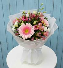 Букет цветов из:  Герберы, Альстромерии и Лизиантусы в Саввино