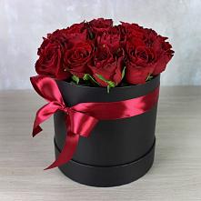 Цветочная композиция из Розы в шляпной коробке в Саввино