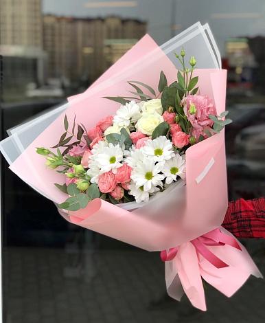 Букет цветов из: Розы, Лизиантусы и Хризантемы в Саввино