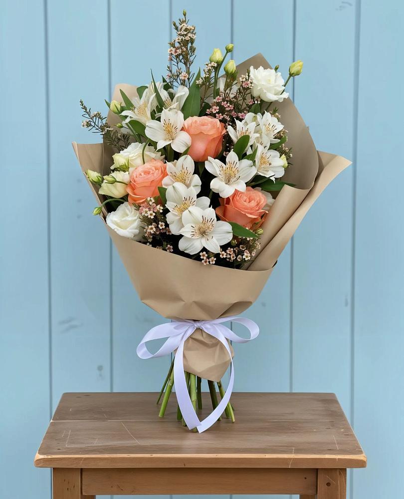 Букет цветов из: Альстромерии, Лизиантусы, Розы и Хризантемы в Саввино